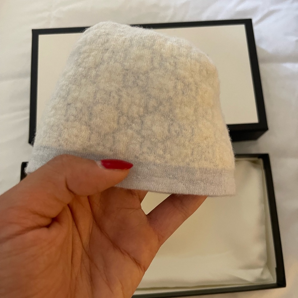 Baby new born Gucci hat worn once. So cute and snug. Comes with Gucci box